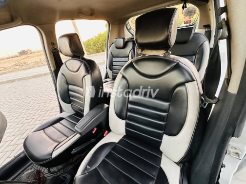 Renault Sandero Step Way 2017 Silver Automatic Used for Sale in Cairo - 10