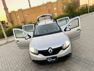 Renault Sandero Step Way 2017 Silver Automatic Used for Sale in Cairo