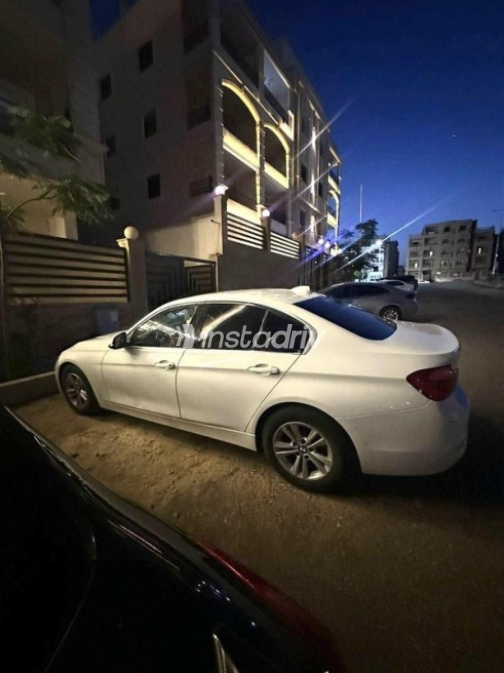 BMW 318 2016 White Automatic Used for Sale in Cairo - 5