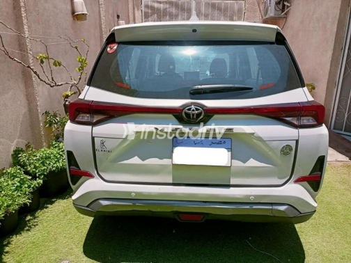 Toyota Veloz 2023 White Automatic Used for Sale in Giza - 2