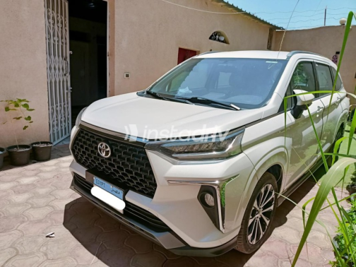 Toyota Veloz 2023 White Automatic Used for Sale in Giza - 5