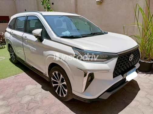 Toyota Veloz 2023 White Automatic Used for Sale in Giza - 6