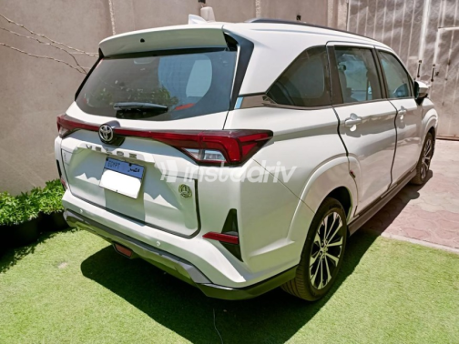 Toyota Veloz 2023 White Automatic Used for Sale in Giza - 7