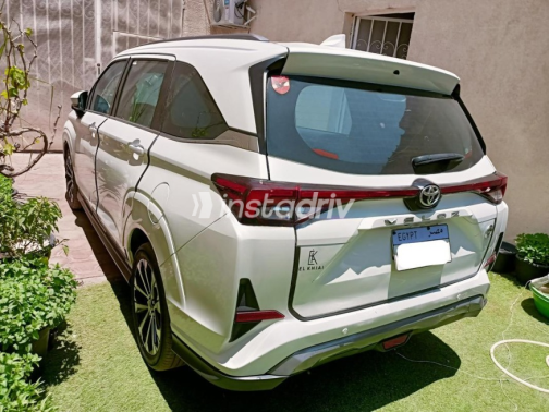 Toyota Veloz 2023 White Automatic Used for Sale in Giza - 8