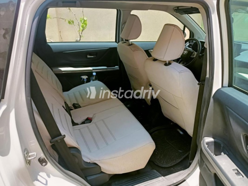 Toyota Veloz 2023 White Automatic Used for Sale in Giza - 9