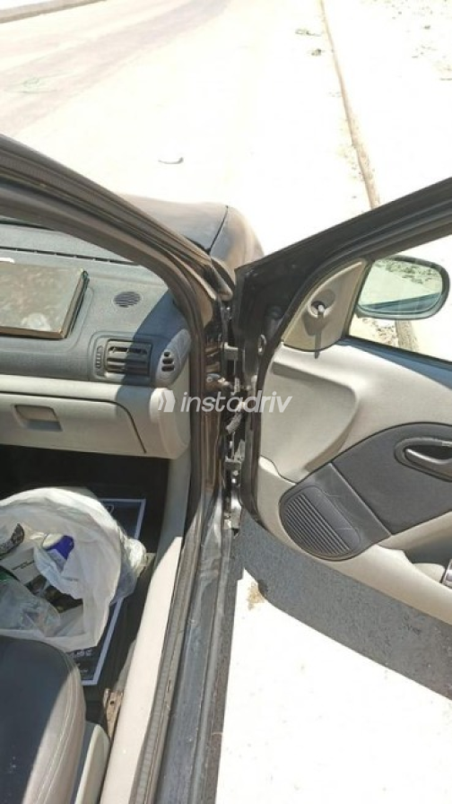 Renault Clio 2002 Black Manual Used for Sale in Cairo - 4
