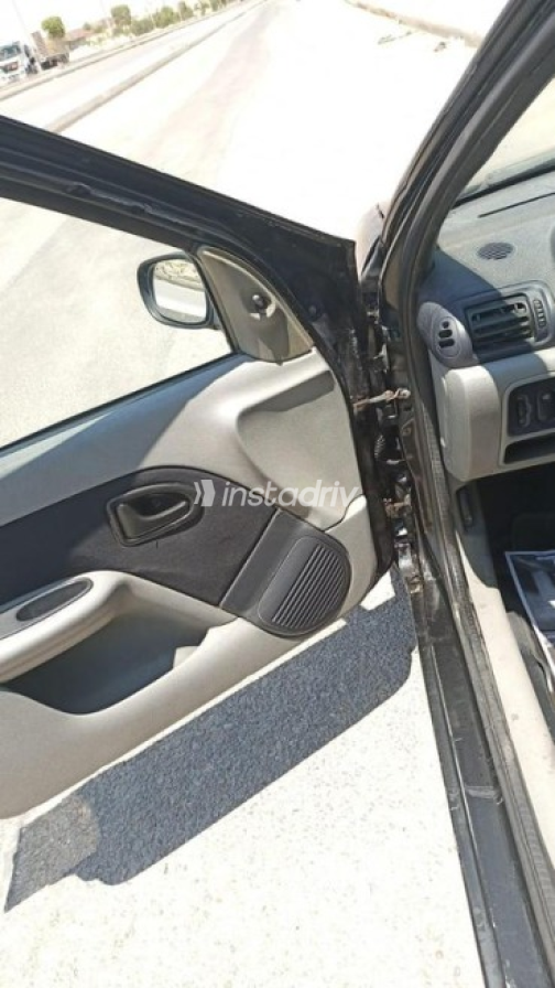 Renault Clio 2002 Black Manual Used for Sale in Cairo - 6