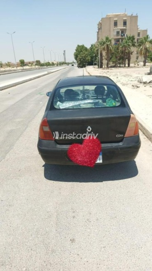Renault Clio 2002 Black Manual Used for Sale in Cairo - 7