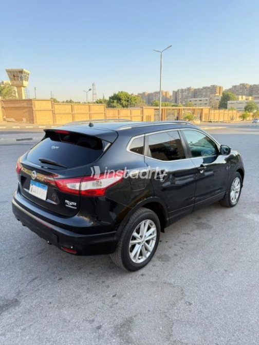 Nissan Qashqai 2017 Black Automatic Used for Sale in Heliopolis - 3