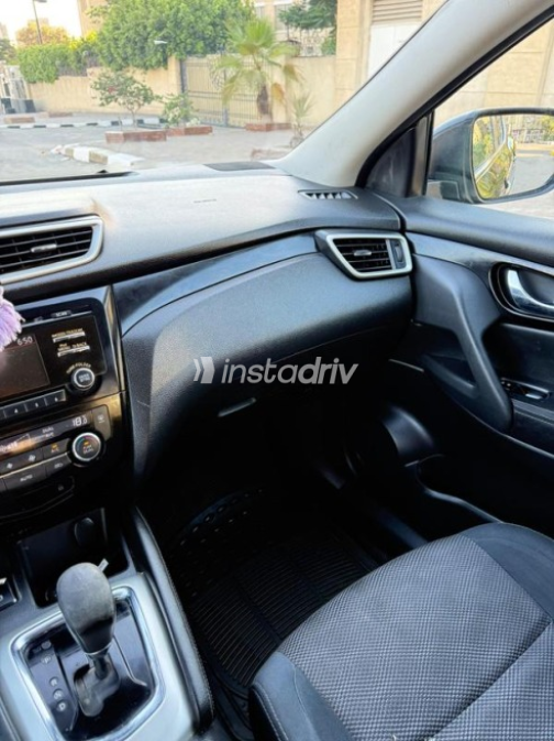 Nissan Qashqai 2017 Black Automatic Used for Sale in Heliopolis - 8