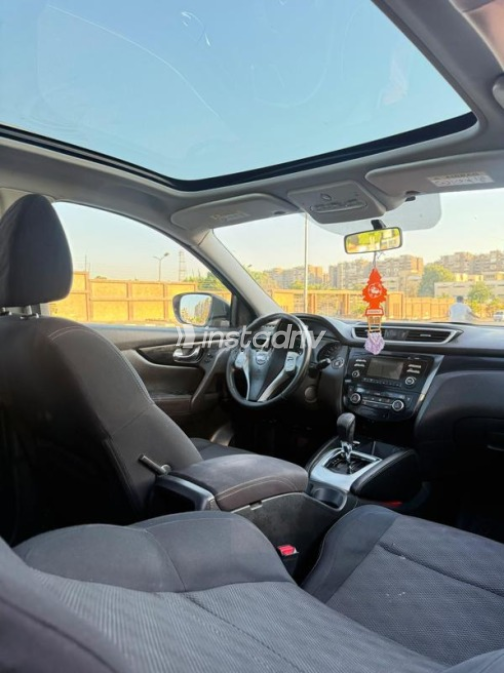 Nissan Qashqai 2017 Black Automatic Used for Sale in Heliopolis - 9
