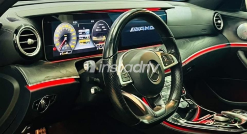 مرسيدس E 200 AMG 2017 أسود أوتوماتيك مستعملة للبيع في المحلة - 4