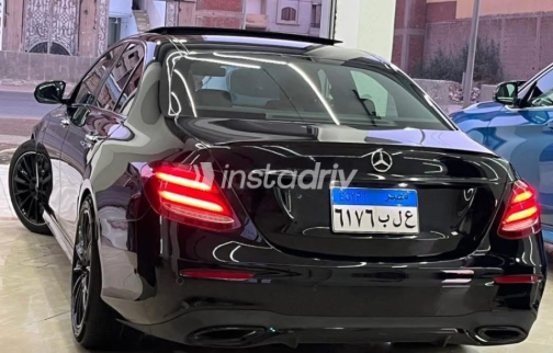 مرسيدس E 200 AMG 2017 أسود أوتوماتيك مستعملة للبيع في المحلة - 5