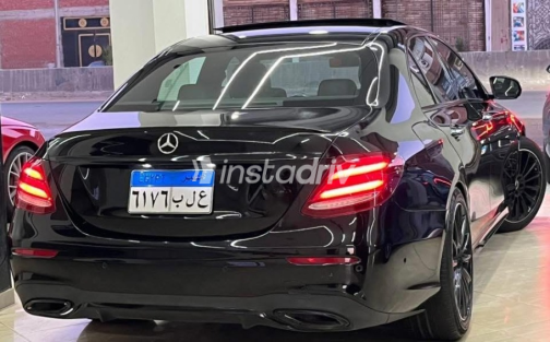 مرسيدس E 200 AMG 2017 أسود أوتوماتيك مستعملة للبيع في المحلة - 6