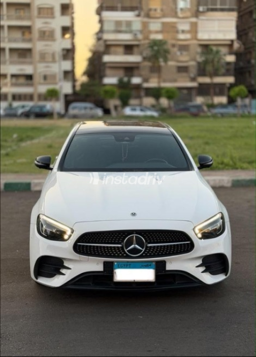 مرسيدس E 200 2022 أبيض أوتوماتيك مستعملة للبيع في مصر الجديدة - 1