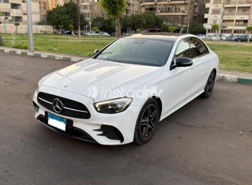 مرسيدس E 200 2022 أبيض أوتوماتيك مستعملة للبيع في مصر الجديدة - 2
