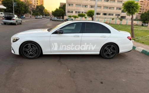 مرسيدس E 200 2022 أبيض أوتوماتيك مستعملة للبيع في مصر الجديدة - 3