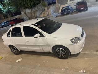 اوبل كورسا 2005 أبيض يدوي مستعملة للبيع في عين شمس