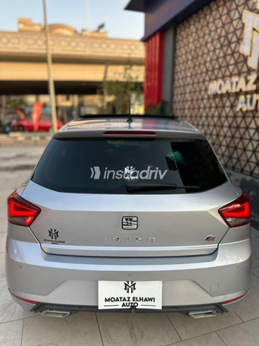 Seat Ibiza 2020 Silver Automatic Used for Sale in Cairo - 2