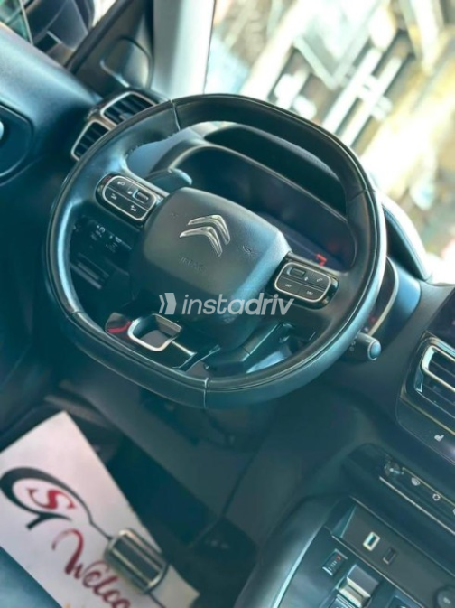 سيتروين C5 2023 أزرق غامق أوتوماتيك مستعملة للبيع في الفيوم - 9