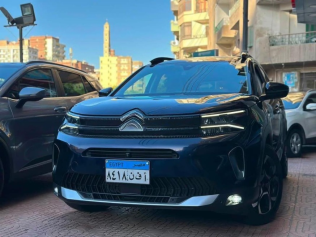 سيتروين C5 2023 أزرق غامق أوتوماتيك مستعملة للبيع في الفيوم