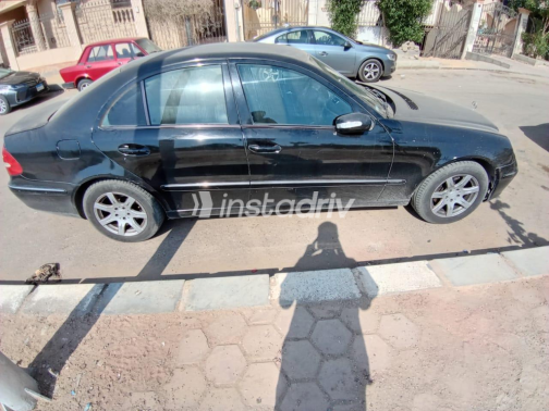 Mercedes E 240 2003 Black Automatic Used for Sale in Cairo - 2