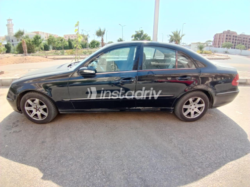 Mercedes E 240 2003 Black Automatic Used for Sale in Cairo - 3