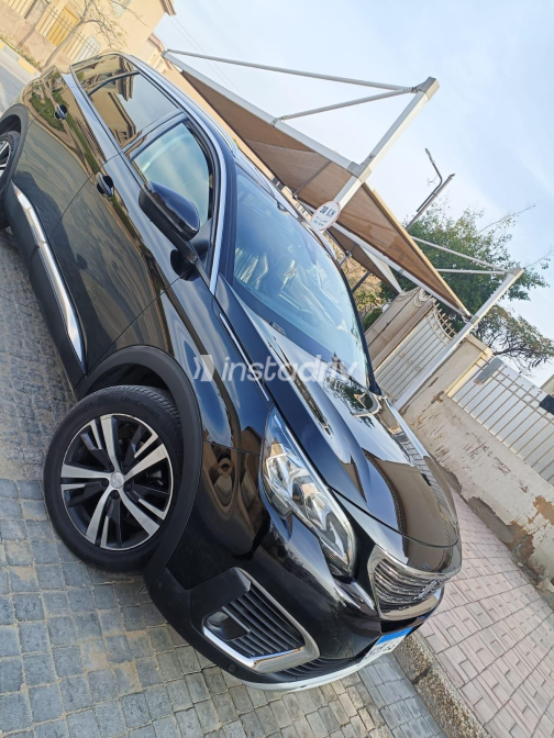 بيجو 5008 2019 أسود أوتوماتيك مستعملة للبيع في الجيزة - 1