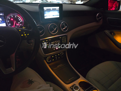 مرسيدس GLA 200 2015 أحمر أوتوماتيك مستعملة للبيع في الجيزة - 9