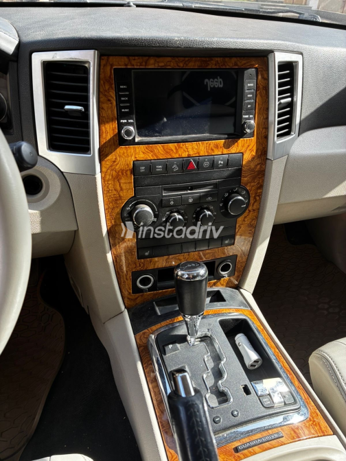 Jeep Grand Cherokee 2009 White Automatic Used for Sale in Cairo - 1