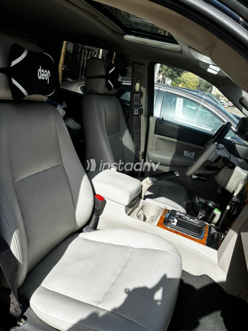 Jeep Grand Cherokee 2009 White Automatic Used for Sale in Cairo - 2