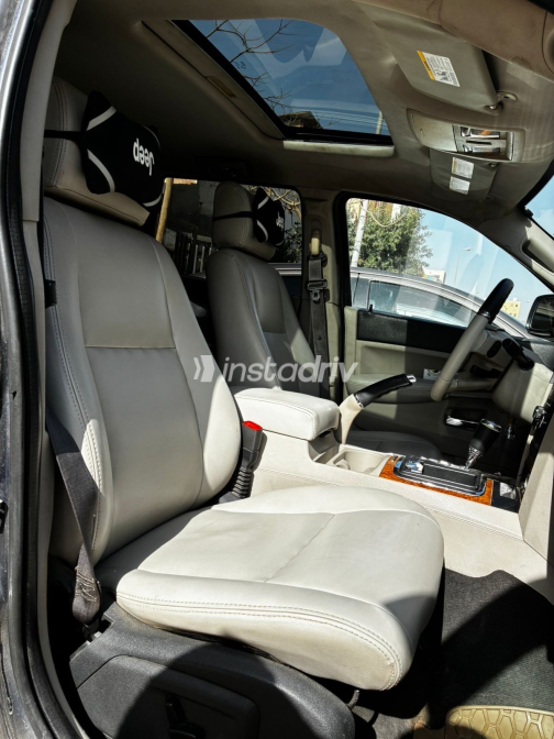 Jeep Grand Cherokee 2009 White Automatic Used for Sale in Cairo - 4