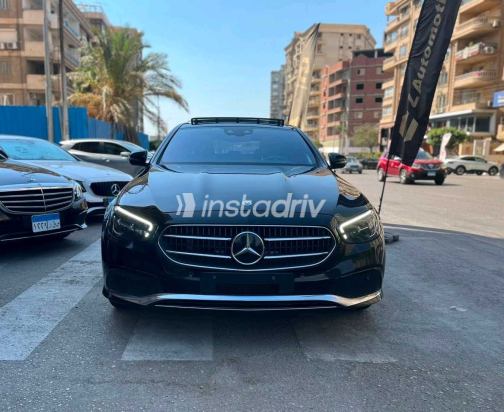 Mercedes E 200 2021 Black Automatic Used for Sale in Heliopolis - 7