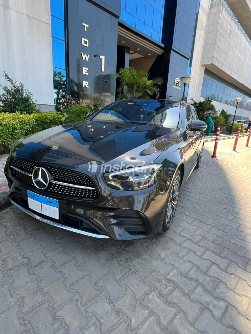 Mercedes E 300 2021 Dark Gray Automatic Used for Sale in Alexandria - 3