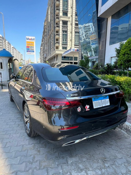 Mercedes E 300 2021 Dark Gray Automatic Used for Sale in Alexandria - 7
