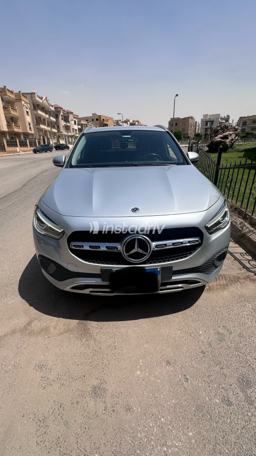 Mercedes GLA 200 2021 Silver Automatic Used for Sale in Cairo - 2