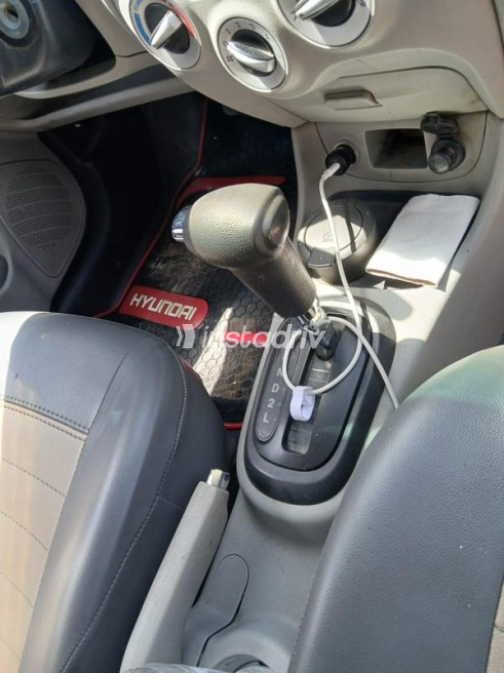 Hyundai Accent 2011 Silver Automatic Used for Sale in Ain Shams - 7