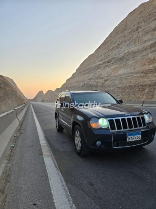 Jeep Grand Cherokee 2010 Dark Blue Automatic Used for Sale in Badr City - 5