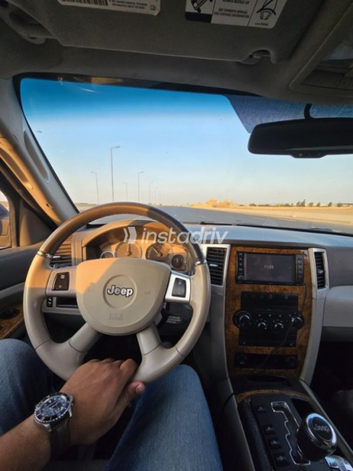 Jeep Grand Cherokee 2010 Dark Blue Automatic Used for Sale in Badr City - 7