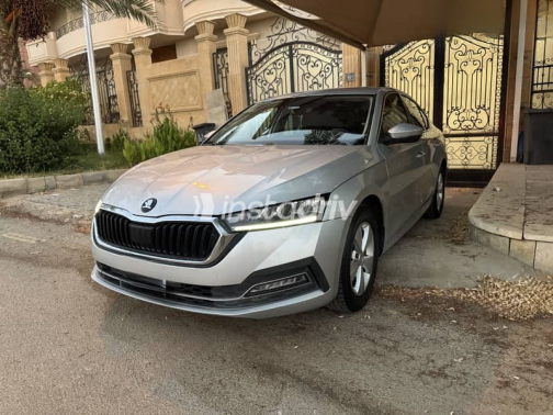 Skoda Octavia 2024 Silver Automatic Used for Sale in Cairo - 2