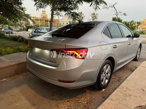 Skoda Octavia 2024 Silver Automatic Used for Sale in Cairo - 3