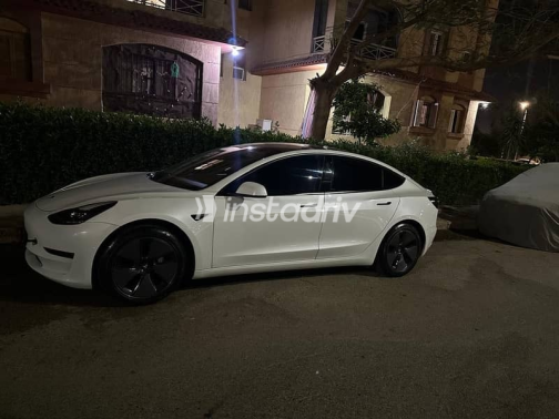 تسلا موديل 3 2021 أبيض أوتوماتيك مستعملة للبيع في مدينتى - 9