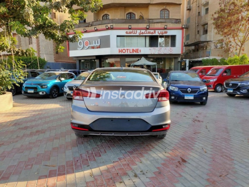 هيونداي إلنترا 2019 فضي أوتوماتيك مستعملة للبيع في المعادى - 4