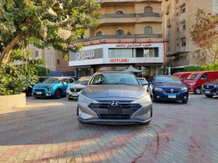هيونداي إلنترا 2019 فضي أوتوماتيك مستعملة للبيع في المعادى