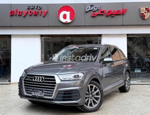 Audi Q7 2018 Gray Automatic Used for Sale in Nasr city - 3