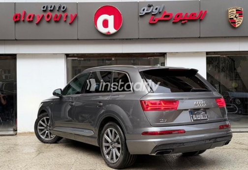 Audi Q7 2018 Gray Automatic Used for Sale in Nasr city - 4