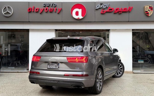 Audi Q7 2018 Gray Automatic Used for Sale in Nasr city - 5