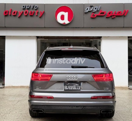 Audi Q7 2018 Gray Automatic Used for Sale in Nasr city - 6