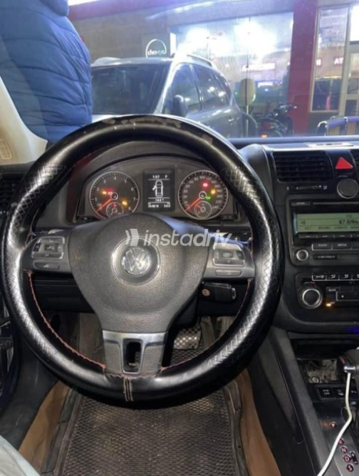 Volkswagen Jetta 2010 Dark Gray Manual Used for Sale in Cairo - 2
