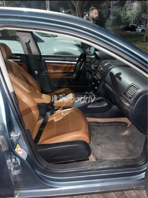 Volkswagen Jetta 2010 Dark Gray Manual Used for Sale in Cairo - 4